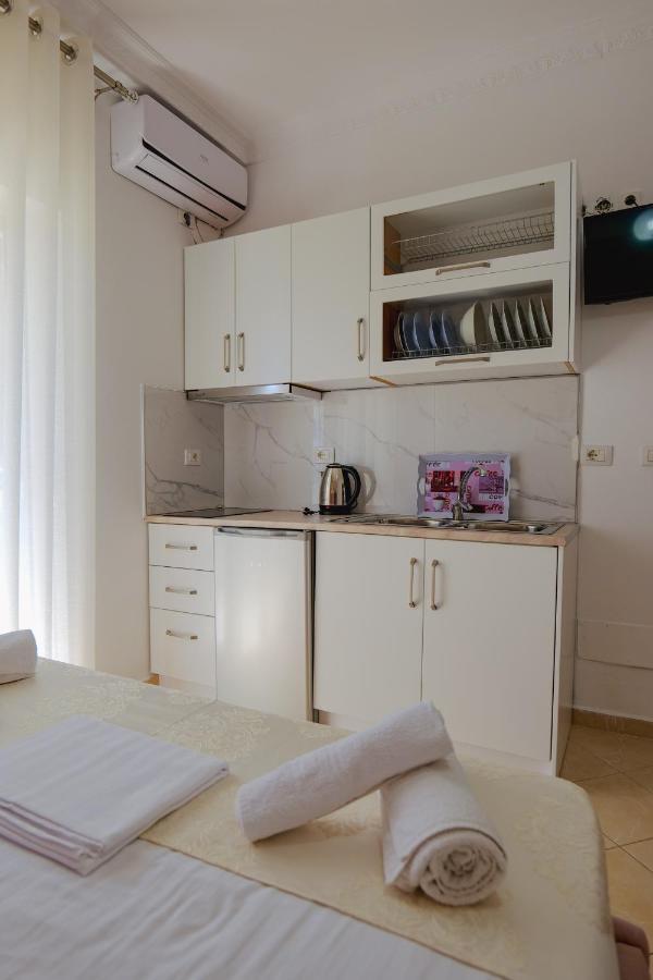 Eleni Guest House Sarandë Esterno foto