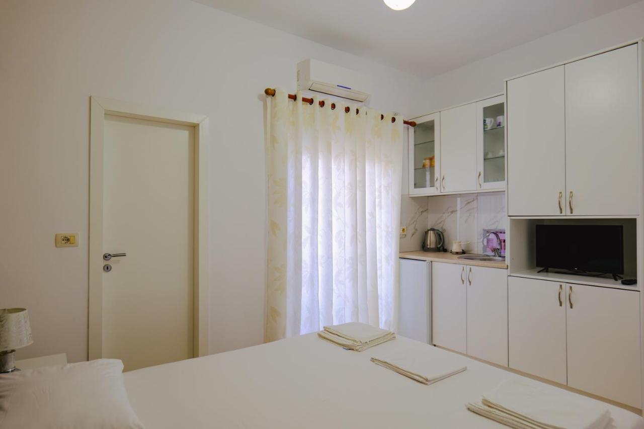 Eleni Guest House Sarandë Esterno foto